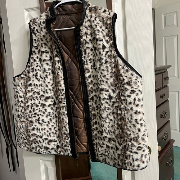 Reversible vest fleece animal print and bronze quilt size 1X - Picture 2 of 5